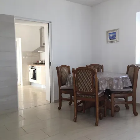 Neve Apartment *